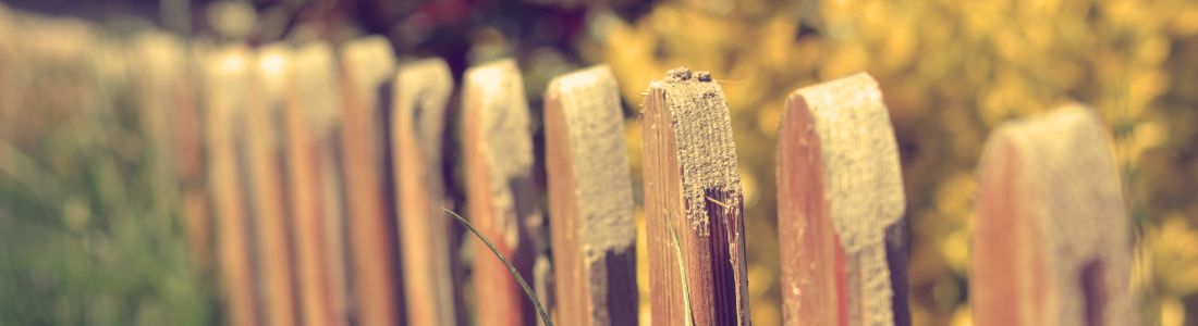 Wooden fence preventing access to a neighbour's property