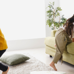 Children playing at home thanks to bird nesting parenting