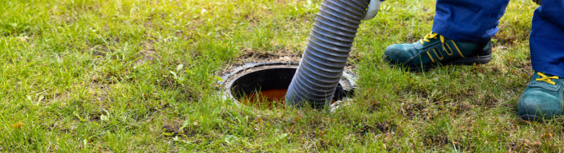 Emptying a septic tank in compliance with the septic tanks regulations