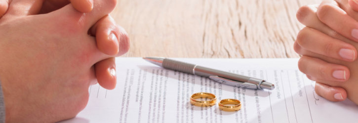 Couple signing a separation agreement