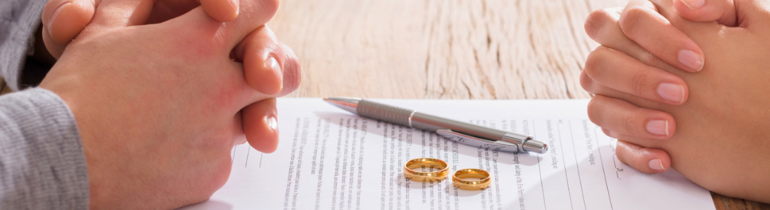 Couple signing a separation agreement